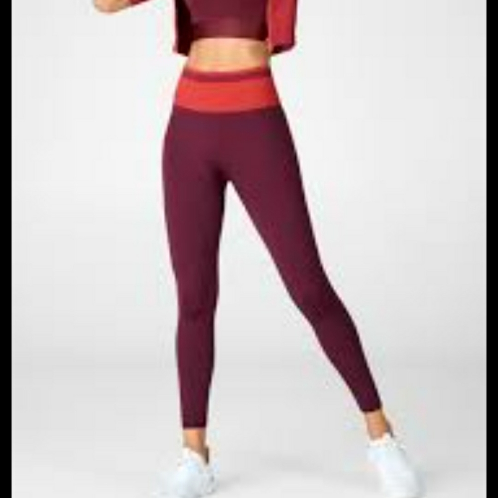 Madelaine Petsch Fabletics Leggings